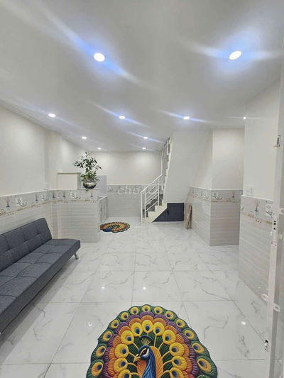 Căn nhà mơi ngay ngã 5 Quang Trung