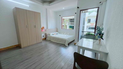 Cho thuê căn hộ full nội thất mặt tiền đường Khánh Hội 5 phút tới Q1