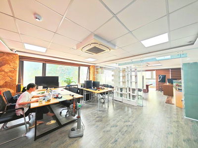 Cho thuê văn phòng Vương Thừa Vũ 100m2 17tr lô góc ban công FREE dvu
