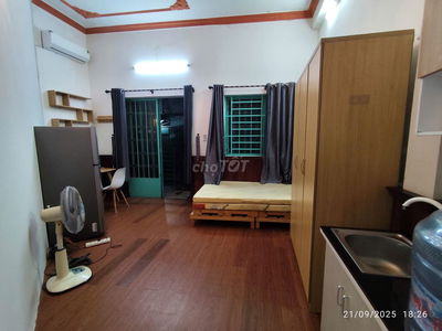 CHDV Mặt tiền hẻm có sân nhỏ Trần Khắc Chân giao Nguyễn Trọng Tuyển
