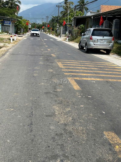 Thửa đất diện tích 875,6 m2 tại Xã Xuân Sơn, Huyện Vạn Ninh cần bán.