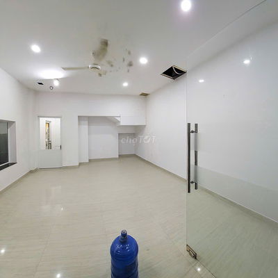 Chính chủ cho thuê mặt tiền trệt để kinh doanh hoặc ở. 4.5x11m.