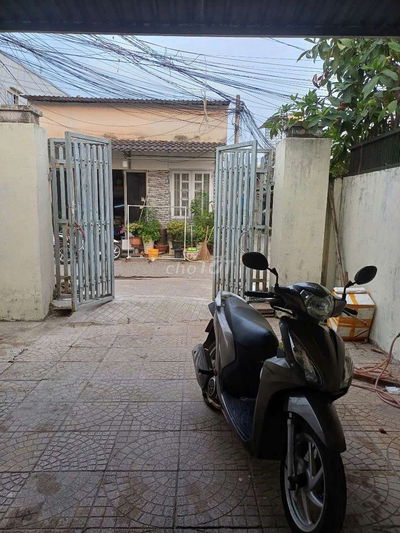 NHÀ NGUYÊN CĂN Đặng Thúc Vịnh (sân xe hơi)