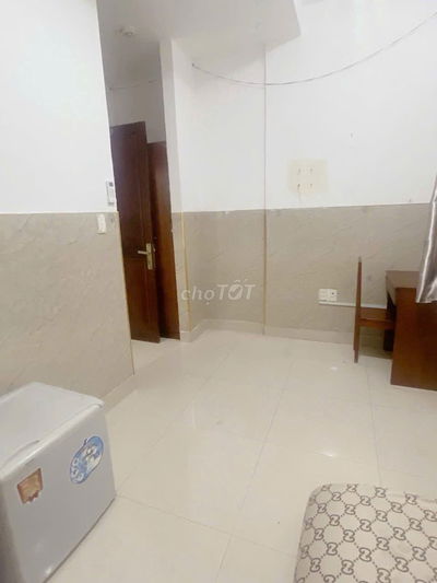 Phòng máy lạnh  full nội thất lầu 2 gần Cao Thắng, Quận 3 Tolet Riêng