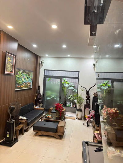 Tân phú khu dân trí cao...hẻm 8m thông.nhà chủ xây tâm huyết vẫn mới..