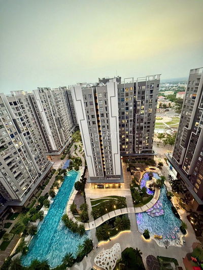 Bán căn góc 3pn view trực diện hồ bơi,sổ hồng sẵn, nhà mới có nội thất