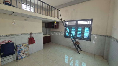 Phòng trọ 30m2 có gác, cửa sổ trời an ninh đường nguyễn văn quá