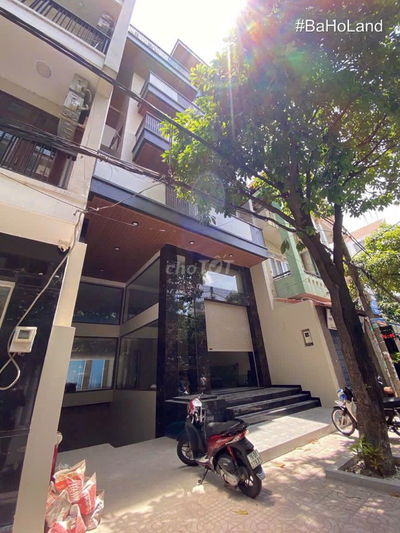 TÒA NHÀ CHO THUÊ ÚT TỊCH_8X20M_ HẦM 5 TẦNG SUỐT.
