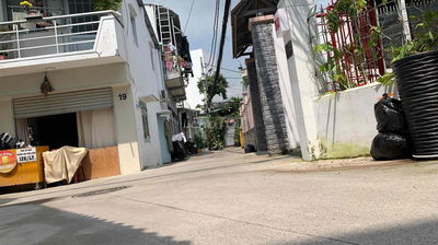 nhà 1 trệt 2 lầu ngang 7.5m ngay trung tâm Thủ Đức ĐI BỘ RA VINCOM.