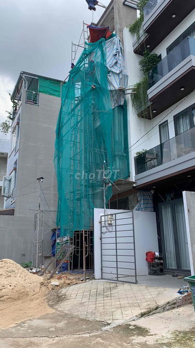 nhà cấp 4 còn mới 2pn ngang 6.6m (XÂY 4 TẦNG) hẻm xe hơi thông ĐXH