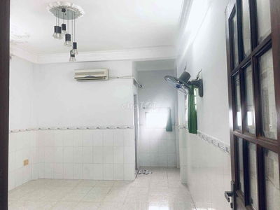CHO THUÊ PHÒNG MÁY LẠNH CHUNG CHỦ TẦNG RIÊNG GẦN ĐẦM SEN
