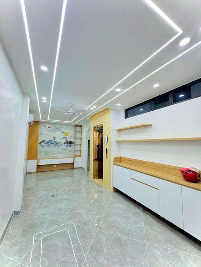 45m*5T thang máy, TT HBT, full nội thất, full tiện ích