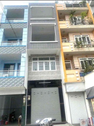vỉa hè cách mạng tháng 8