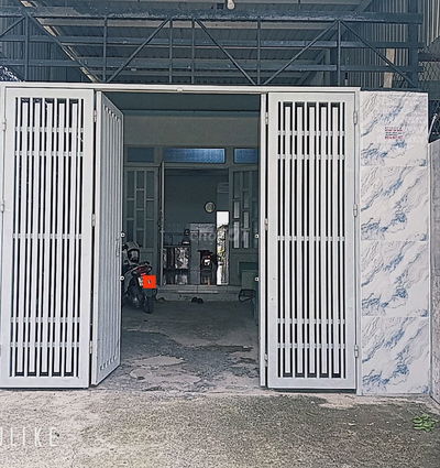 Cần bán căn nhà 140 m2 ,mặt tiền đường nhựa.