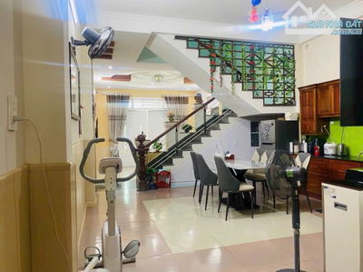 BÁN NHÀ MẶT TIỀN 3 MÊ 110M2 KHUÊ TRUNG CẨM LỆ GẦN CMT8 CHỈ 7 TỶ
