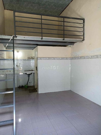 nhà ngay trung tâm gần chợ gần trung tâm hành chính quận .sạch .tự do