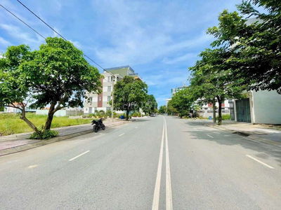 Bán lô đất dt: 5×20=100 m2, full thổ cư, thích hợp  đt hoặc ở lâu dài.