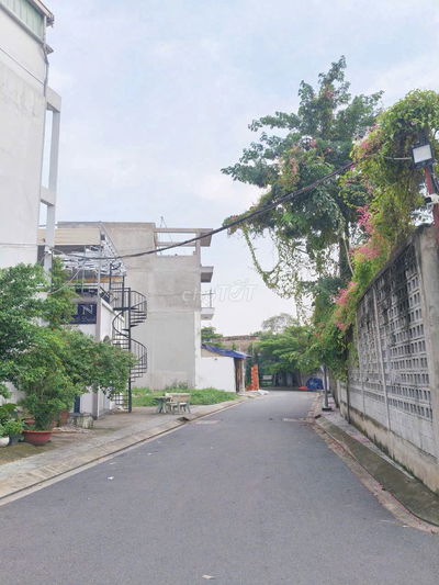 LÔ ĐẤT SÁT MT PHẠM VĂN ĐỒNG- DT 4.5X13M- FULL TC- CÓ HỆ SỐ XÂY 5 TẦNG