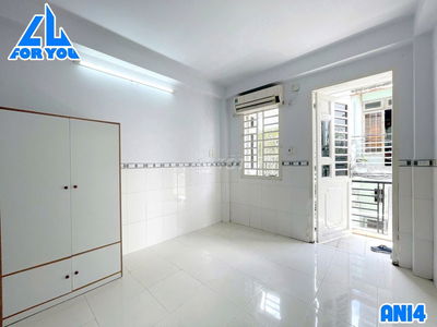 Phòng Máy Lạnh - Ban Công Giá Rẻ Ngay Vincom Quang Trung