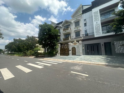 Bán nhà 8x20, có thang máy, 1 trệt 3 lầu, nhà chính chủ, SHR hoàn công