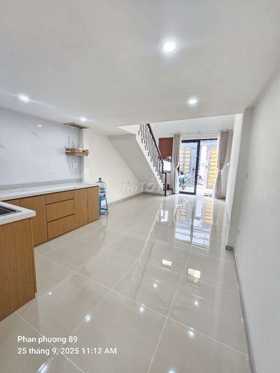 Nhà mới y hình kiểu hiện đại 2pn +1 p thờ ,2wc, sân xe máy,hẻm ôtô