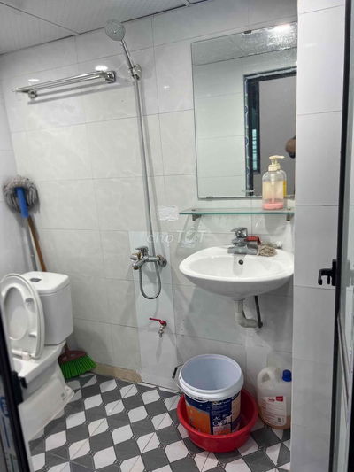 cho thuê phòng trên tầng 5 21 đường Lê Văn Lương