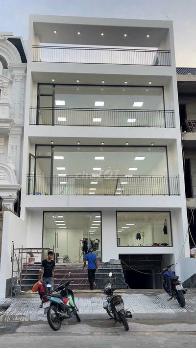TÒA NHÀ CHO THUÊ MT HUỲNH LAN KHANH_ 9X20M_ HẦM TRỆT 4 TẦNG, SÀN SUỐT.