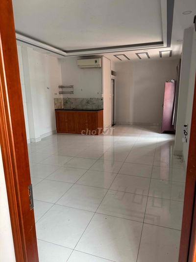 PHÒNG TRỌ TRONG CHỢ LÊ ĐÌNH CẨN