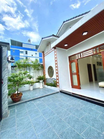 Chủ gấpbán cănbiệt thự sânvườn 7,6*16m đgxehơigầnthị trấnHMGiá4tỷ390tr