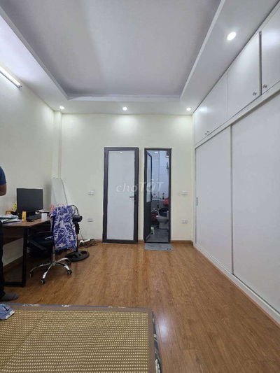 Chính chủ bán nhà 30m2, 4 tầng nở hậu phố Lĩnh Nam
