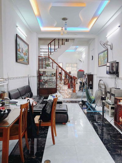 Hiếm phước kiển Nhà 3 tầng 5pn 4*18 Mt 7m Shr Giá 5 tỷ 2