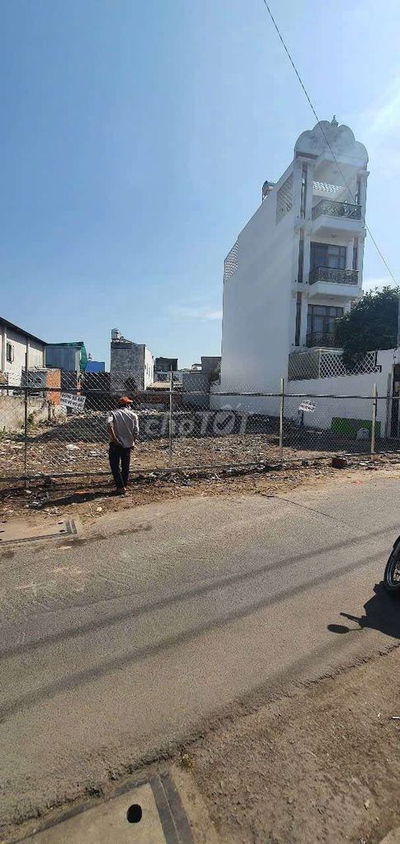 Đất đẹp mặt tiền dg lớn,thích hợp buôn bán,xây vila,nhà vườn