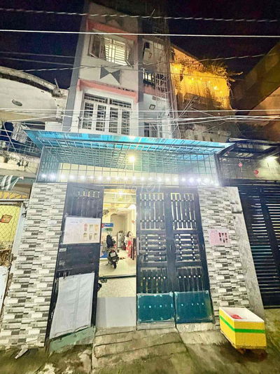 BÁN NHÀ HẺM XE HƠI LÀM CHDV..GIỮ TIỀN