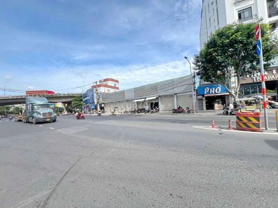 CHO THUÊ NHÀ MẶT TIỀN NGUYỄN THỊ THẬP TUYẾN ĐƯỜNG KINH DOANH SẦM UẤT