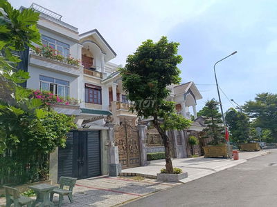 Bán biệt thự 200m2 5PN 6WC tại Lê Thị Riêng, Thới An, Q12 giá 18 tỷ