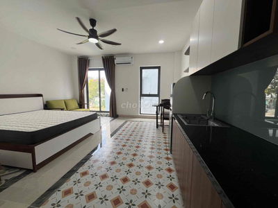 Cho thuê căn hộ Studio , ban công thoáng mát siêu đẹp