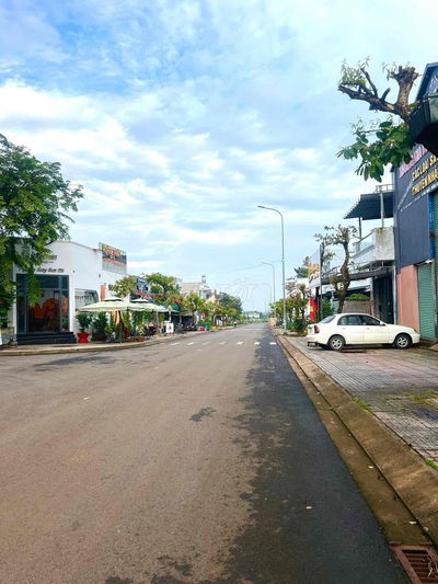 Đất Dầu Giây, Đối diện Chợ đầu mối. kinh doanh ngay
