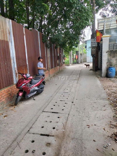 GIẢN GIÁ SÂU LÔ ĐẤT 6,7X32 HẺM XE HƠI P BÌNH CHUẨN CÓ 100M2 THỔ CƯ SHR