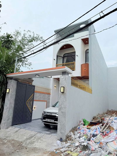 Bán căn nhà lầu mới sổ riêng thổ cư ngay chợ tân hiệp , biên hoà
