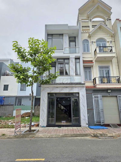 Nhà phố hoàn công trục chính Phú Hồng Thịnh kế làng đại học quốc gia