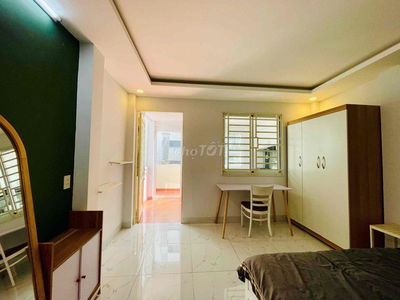 Cho Thuê Căn Hộ 1pn Tách Bếp Ban Công Thoáng Ngay Nguyễn Trãi Quận 1