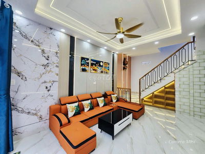NHÀ ĐẸP - NGANG KHỦNG 6.5M - CÁCH MT 2 BƯỚC CHÂN - CÓ SÂN - 5,8 TỶ TL