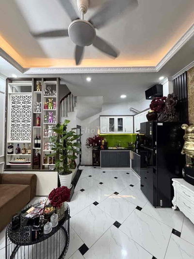 Bán nhà định công diện tích 30.m2 xây dựng 5 tầng Giá 7.9 tỷ