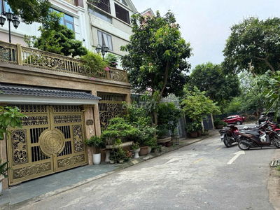 CẦN BÁN BIỆT THỰ LIỀN KỀ THẠCH BÀN LONG BIÊN HÀ NỘI.