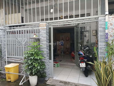 Nhà nguyên căn 80m2 gần cầu Phú Long