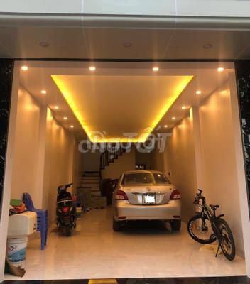 Cho thuê nhà Lê Quang Đạo 5 tầng, oto đỗ tránh, vỉa hè rộng.