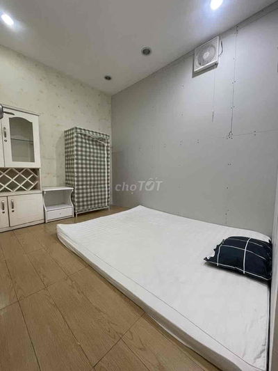P 2,3tr giảm còn 1,8tr  full NT, gần PMH, sách vali vào ở
