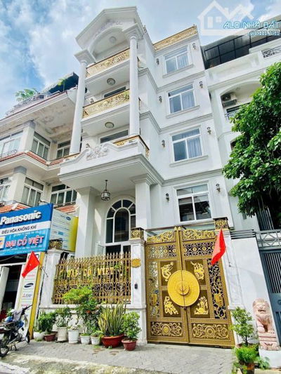 Gia đình cần bán biệt thự đường Hoàng Việt, P4, Quận Tân Bình  Diện tích: ngang 36m x 20m