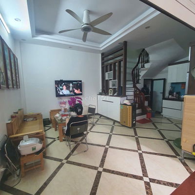 Cho thuê nhà riêng cách Hồ Đền Lừ 200m lô góc thoáng mát full đồ
