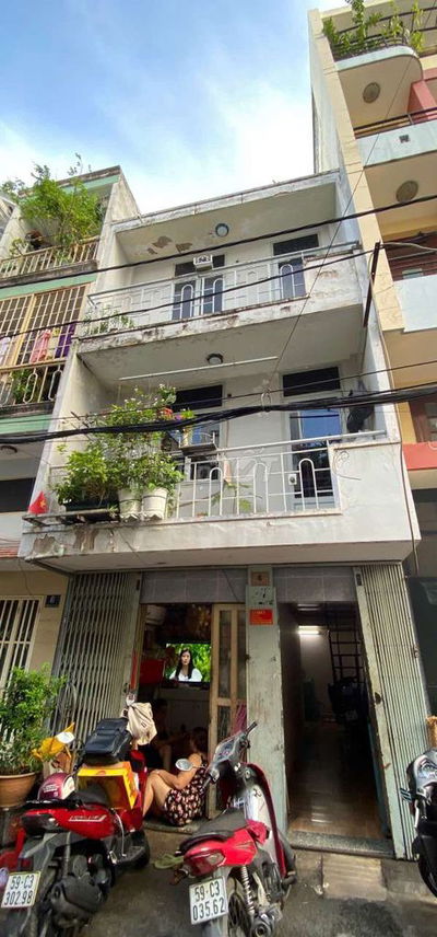 Bán nhà đường số xe hơi một trệt 2 lầu 6ti1 Quận 4.